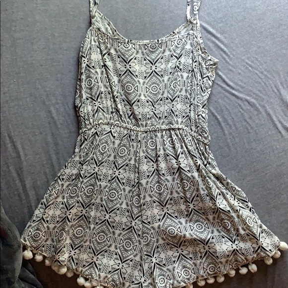 5th and LOVE black and white romper - Picture 2 of 4